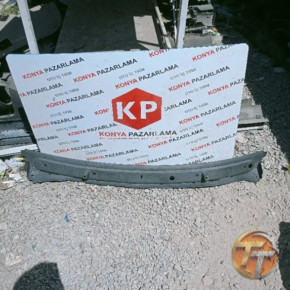 Renault Trafic ön cam ızgarası P-1020