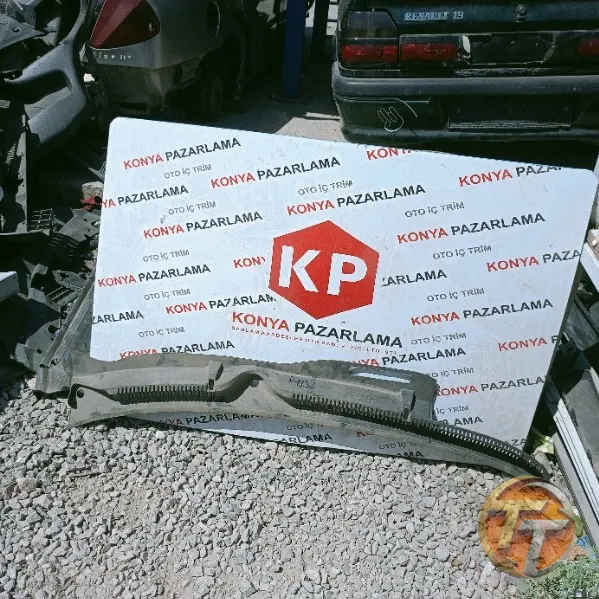 Seat Toledo ön cam ızgarası P-1132