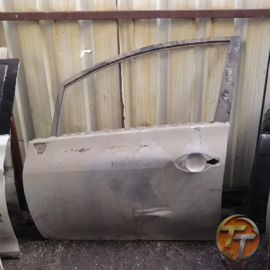 TOYOTA Auris sol ön kapı Elö-0133 Esan