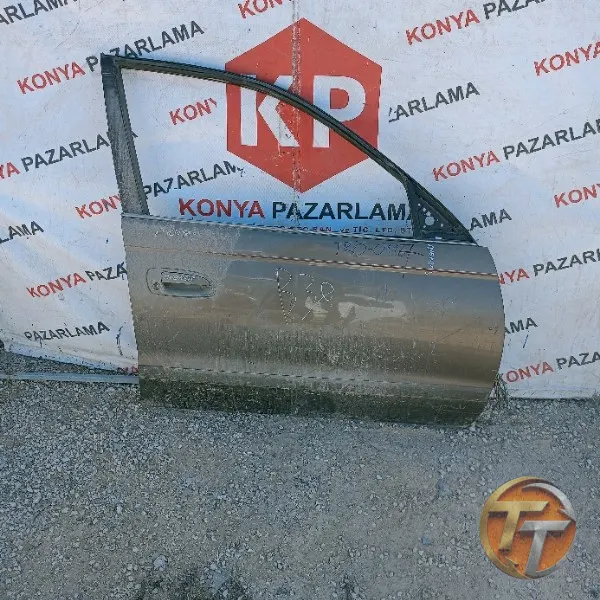 Toyota Avensis sağ ön kapı Trö-0117