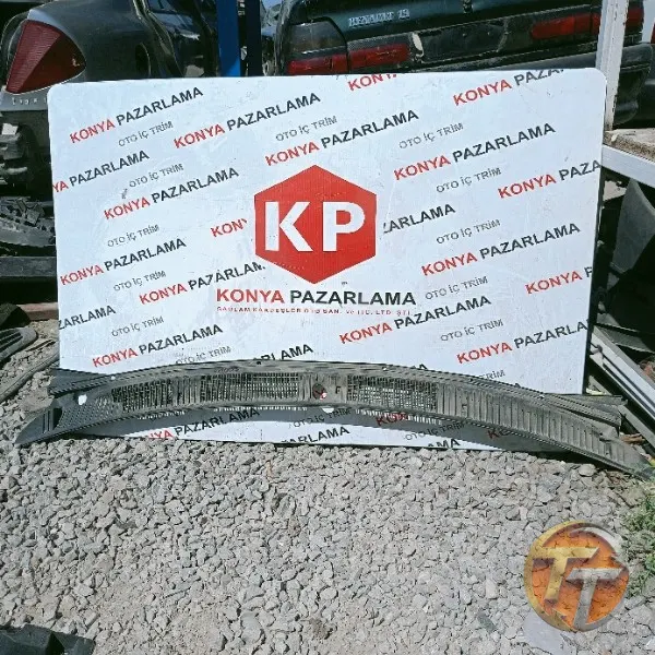 Toyota Corolla ön cam ızgarası P-1007