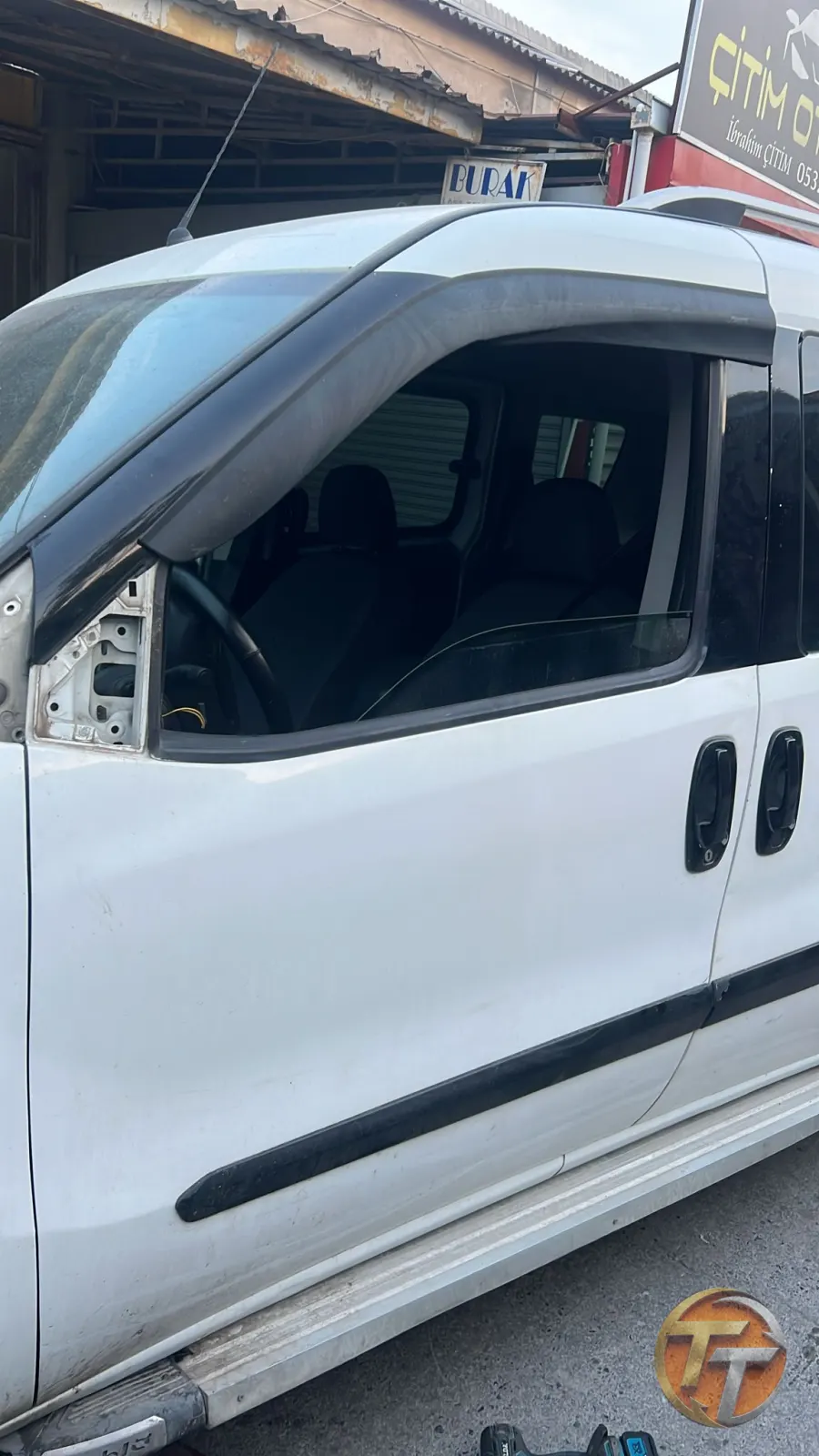 Fiat Doblo geniş aile  sol ön kapı hatasız