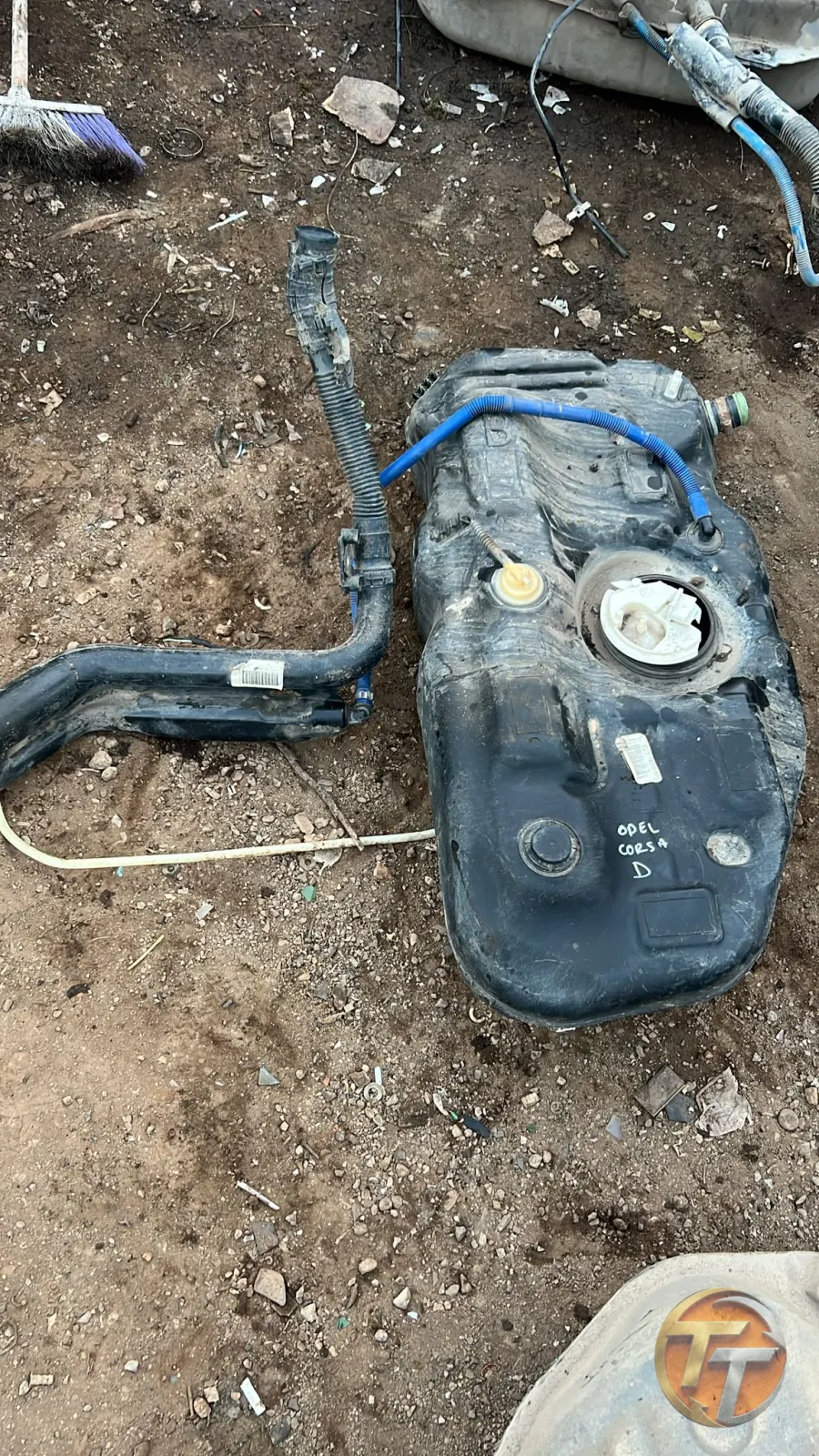 Opel corsa d mazot deposu
