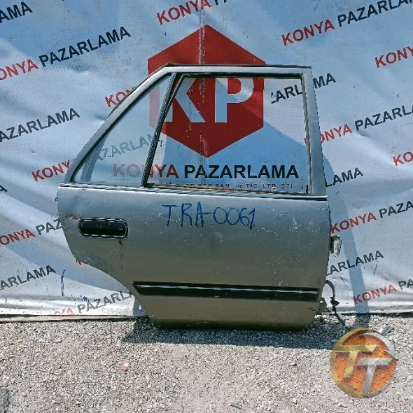Toyota Corona sağ arka kapı Tra-0061