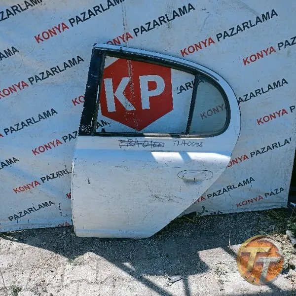 Toyota Platz sol arka kapı Tla-0098