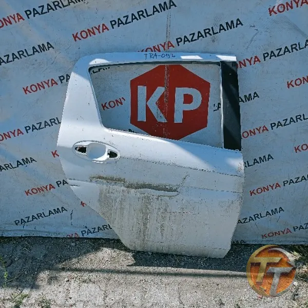 Toyota Yaris sağ arka kapı Tra-0154