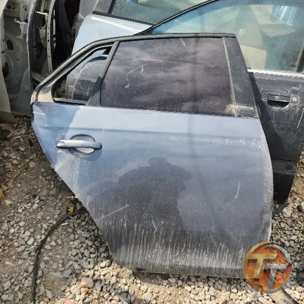 Volkswagen jetta sağ arka kapı