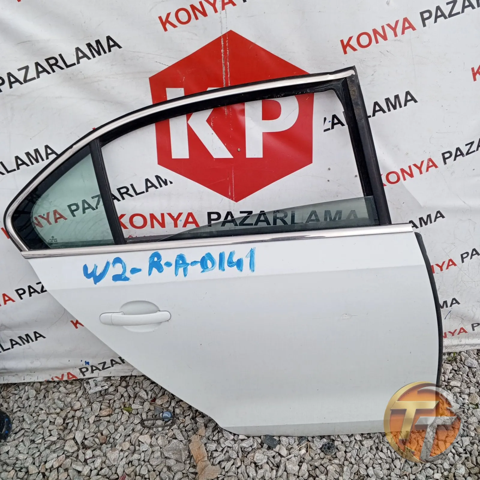 VOLKSWAGEN JETTA SAĞ ARKA KAPI R-A-0141 W2