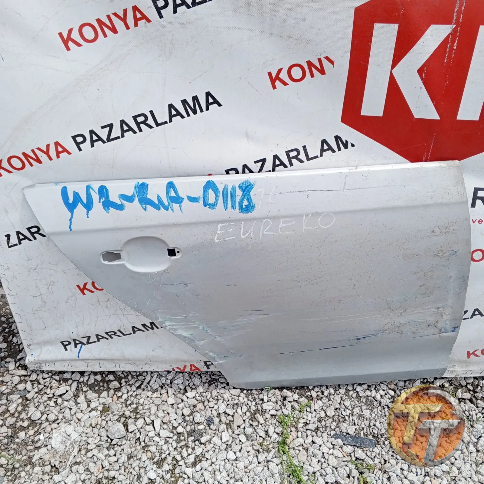 VOLKSWAGEN JETTA SAĞ ARKA KAPI W2-R-A-0118