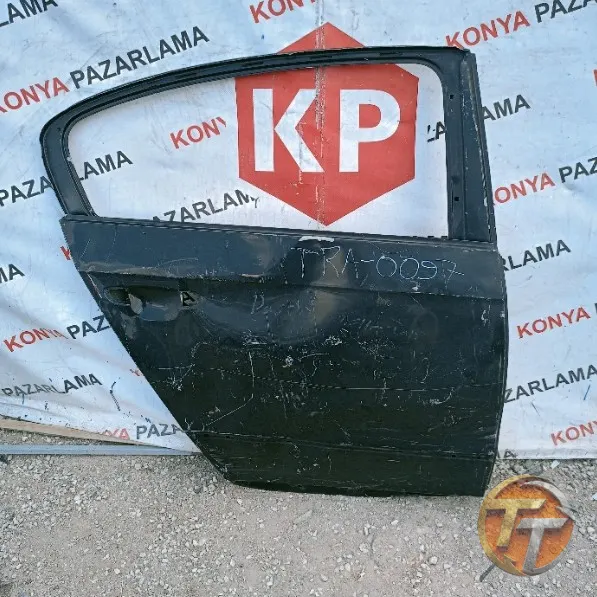 Volkswagen Passat sağ arka kapı Tra-0097