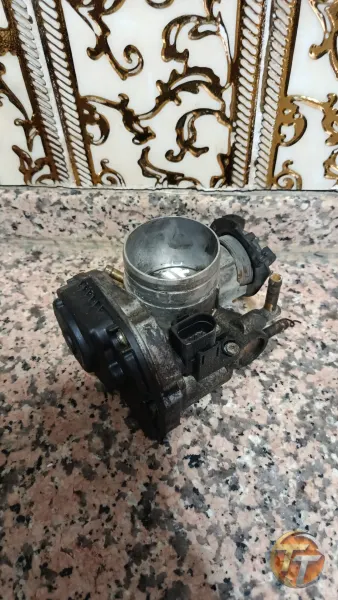 Volkswagen golf 4 gaz kelebeği