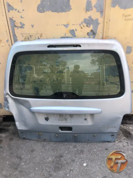 Peugeot partner bagaj kapağı