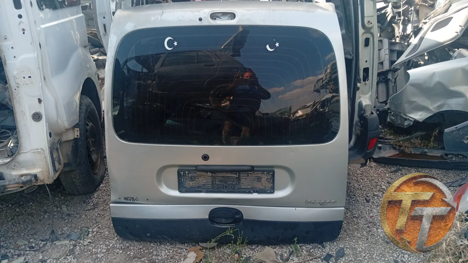 Kango 2 arka bagaj kapağı çıtır hasarlı