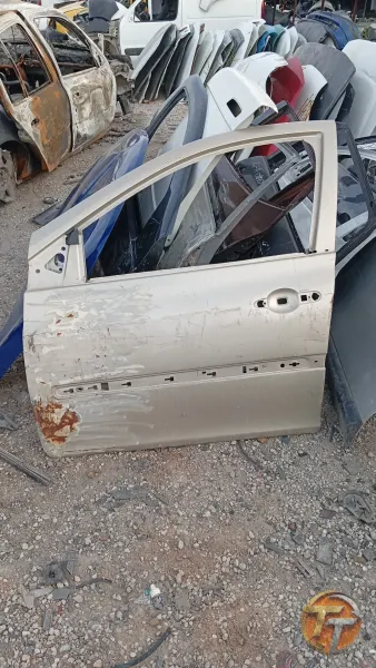 Renault Clio 3 sol ön kapı
