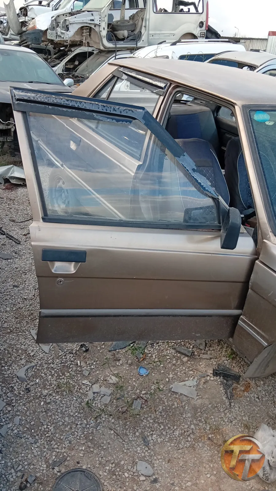 Renault 9 sağ ön kapı hatasız orijinal
