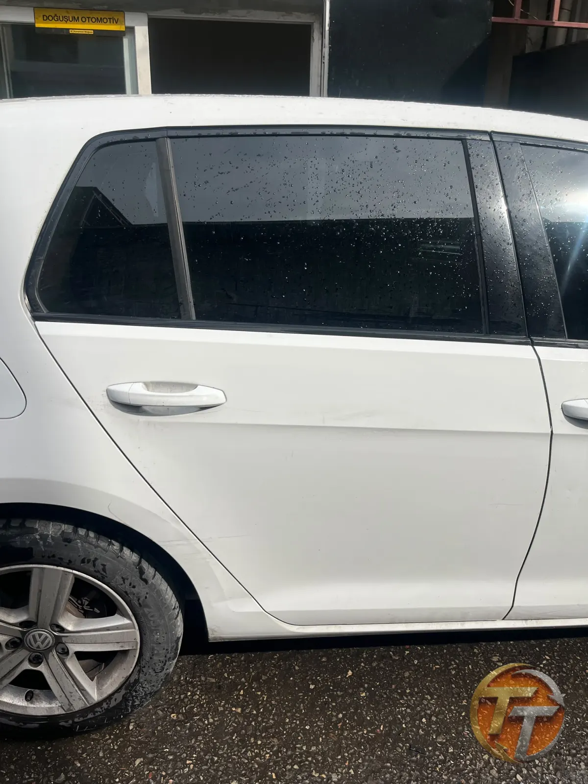 Volkswagen golf sağ arka kapı hatasız