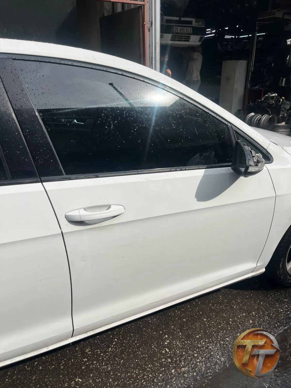 Volkswagen golf sağ ön kapı hatasız