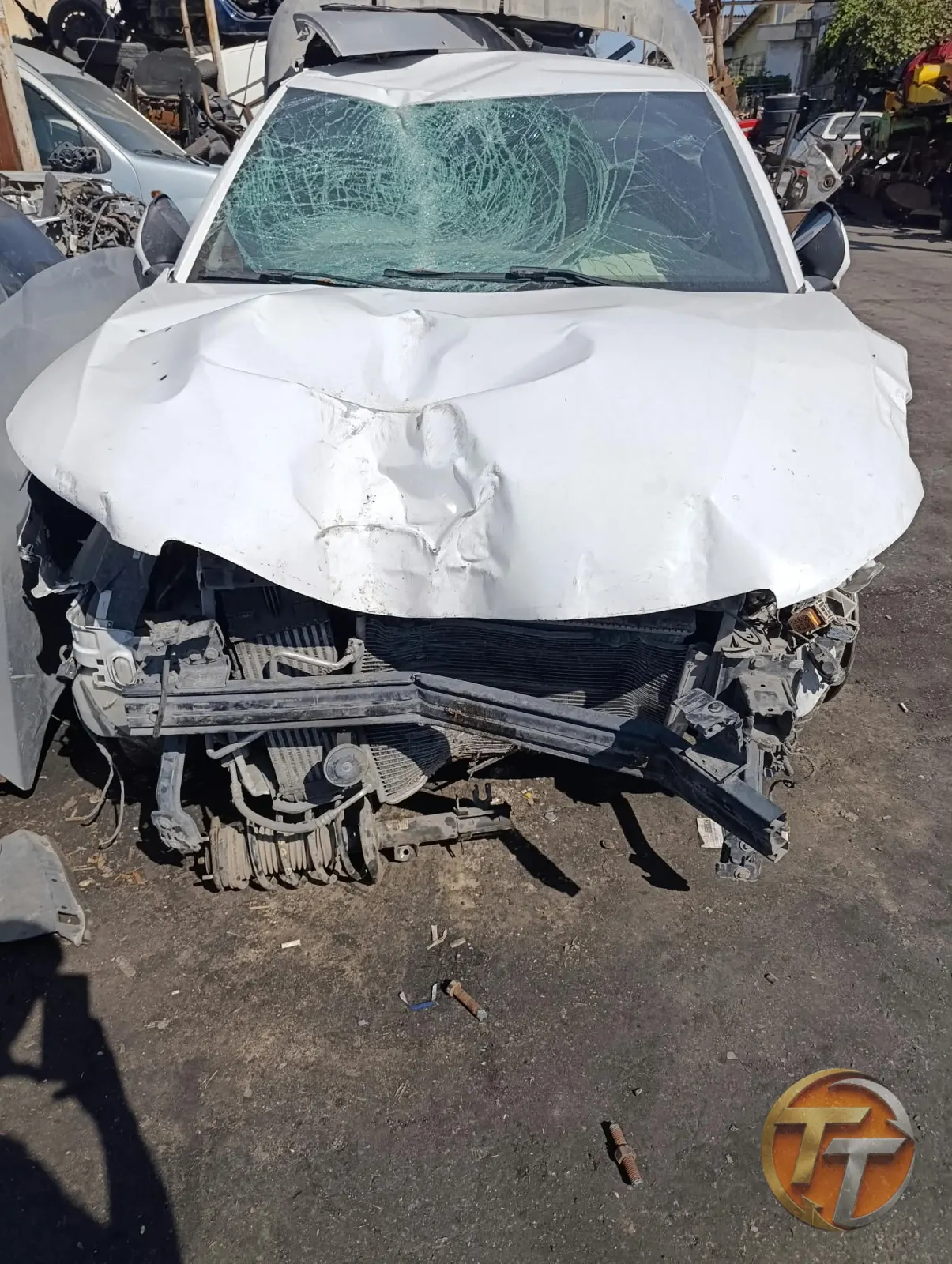 301 tüm otomobil yedek parçaları mevcuttur.