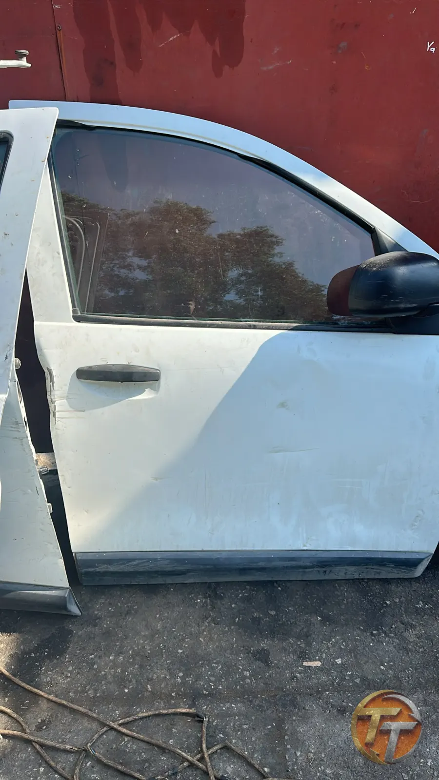 Dacia döker sağ ön kapı