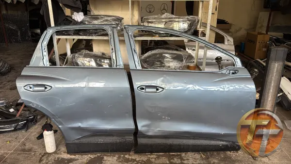 AUDİ Q4 E TRON sağ ön sağ arka kapı