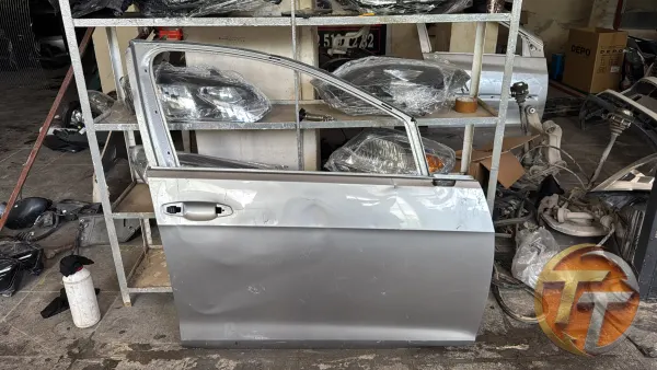 Wolkswagen Golf 7 sağ ön kapı