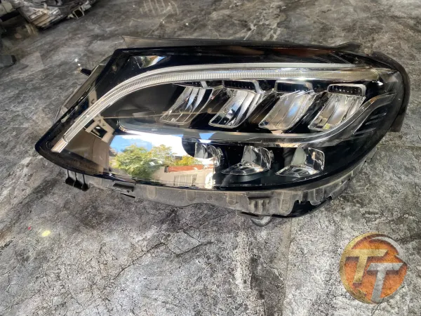 Mercedes 205 ledli sol far
