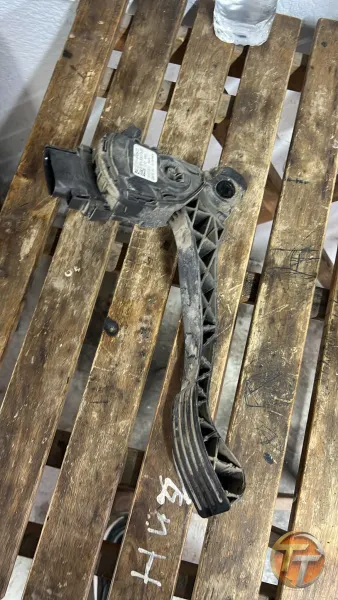 Ford connect gaz pedalı
