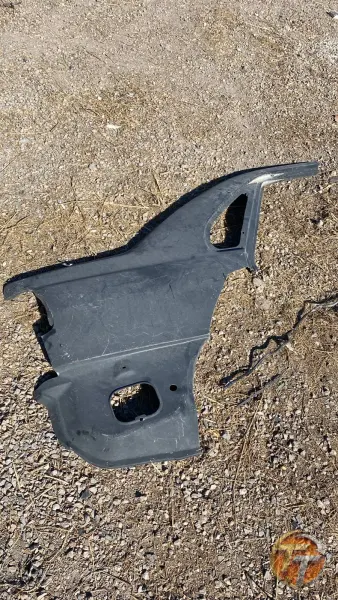 Volvo s40 sağ arka çamurluk frangartı