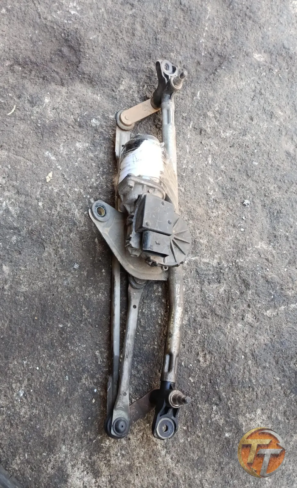 Fiat Fiorino ön cam silecek motoru