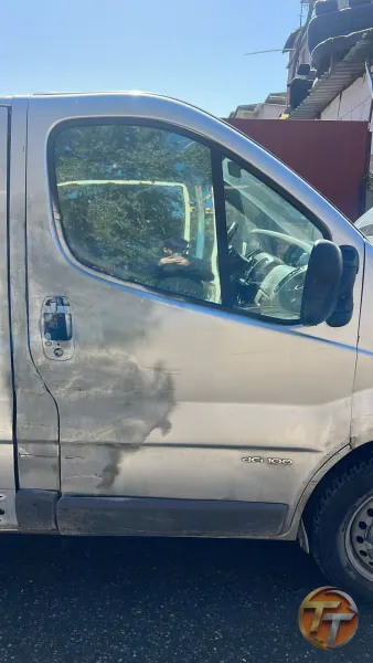 Renault trafik sağ ön kapı