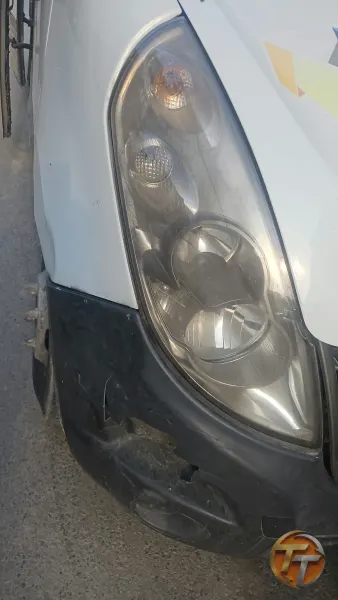 Renault Master sağ ön far
