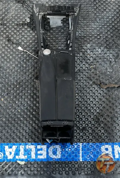 A2046800150 MERSELES C-SERİSİ ( W204 ) ORTA KONSOL