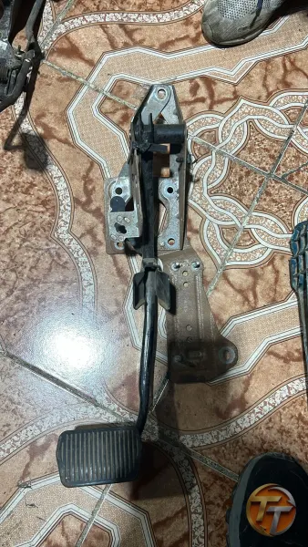 Ford Focus otomatik fren pedalı