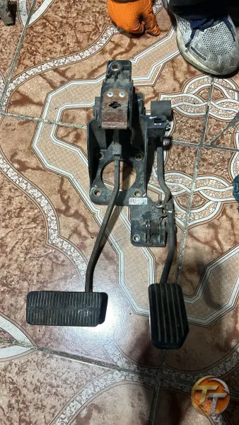Mazda 626 otomatik gaz fren pedalı