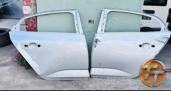 Renault megane 4 sağ sol arka kapi çikma original