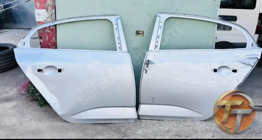 Renault megane 4 sağ sol arka kapi çikma original