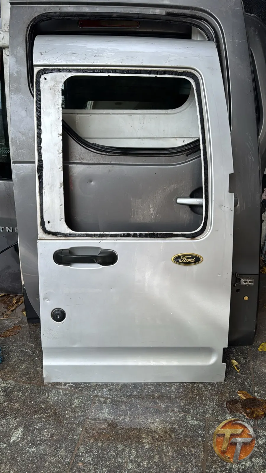 2004/2013 Ford Connect Sağ Bagaj Kapağı