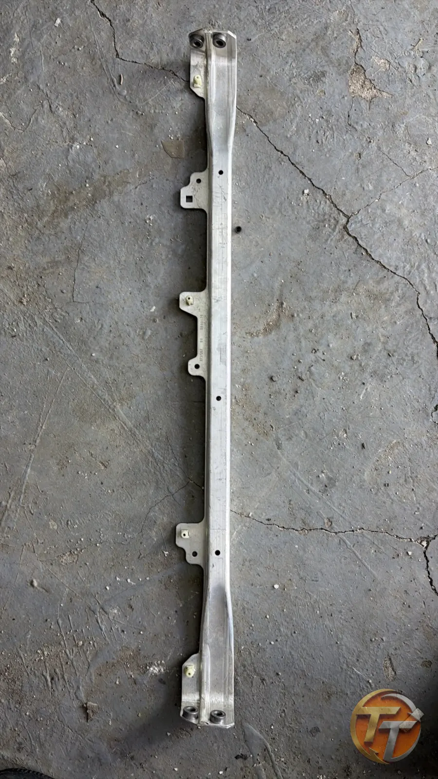 BMW 2 kasa u06 ön panel destek saçı