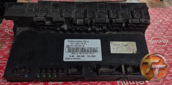 Mercedes-Benz Parça adı: Arka SAM Modülü / Sigorta Kutusu Oem kodu: 211 545 19 01 (Hella: 5DK 008 047-30) Uyumlu araç modelleri: Mercedes E Serisi: W211 [2002 – 2009] Mercedes CLS Serisi: C219 [2004 – 2010]