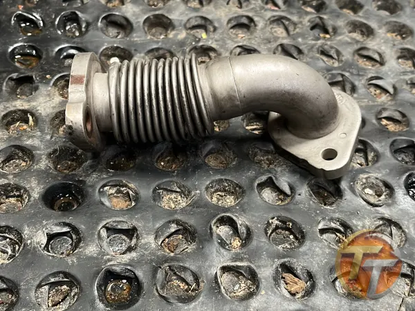 MERCEDES EGR ( EGZOZ GAZI GERİ DÖNDÜRME SPİRAL BORUSU UYUMLU MOTORLAR: 4 SİLİNDİR 2.1 LİTRELİK DİZEL MOTORLAR LA UYUMLUDUR UYUMLU ARAÇ MODELLERİ: OM651 dizel motor kullanan Sprinter (W906/907), Vito/Viano (W639/W447), C-Serisi (W204/W205), E-Serisi (W212)