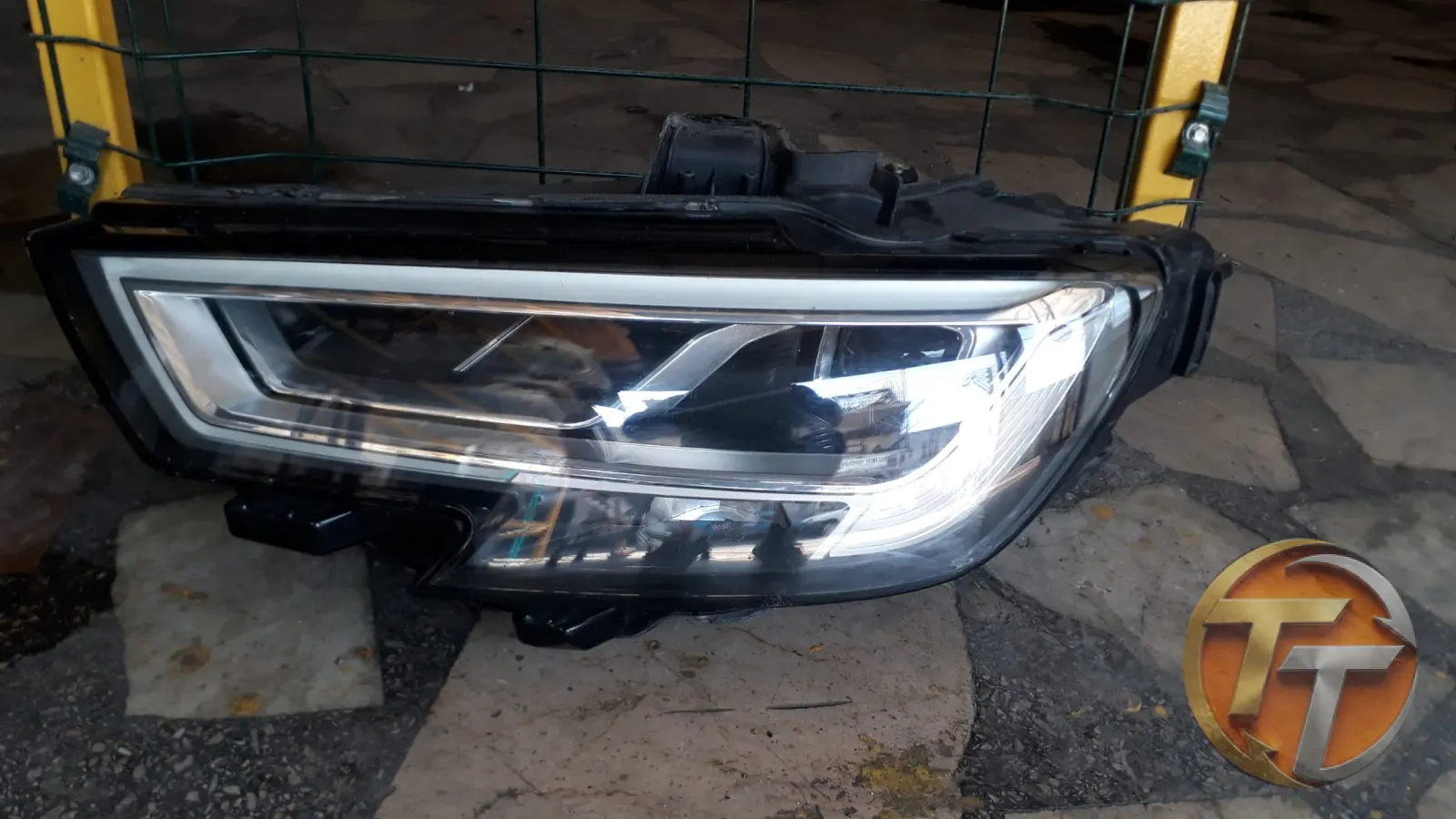 AUDI A3 MATRİX SOL FAR