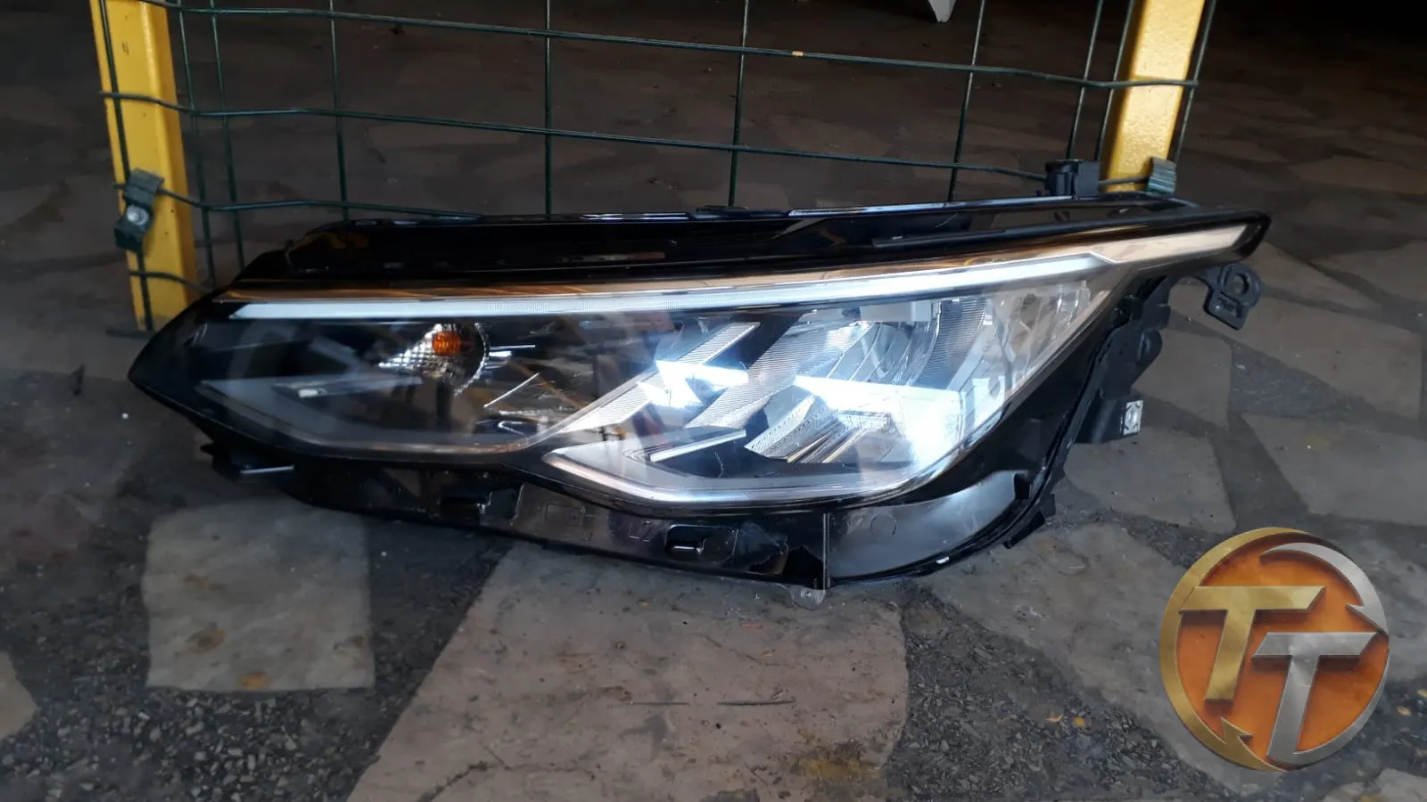 VOLKSWAGEN GOLF 8 LEDLİ SOL FAR