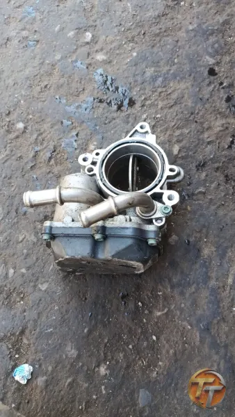 Volkswagen golf 4 gaz kelebeği