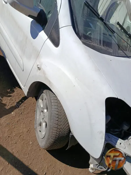 Peugeot partner sağ ön çamurluk orjinal hatasız