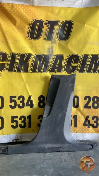 Audi a3 sportback sağ direk kaplama