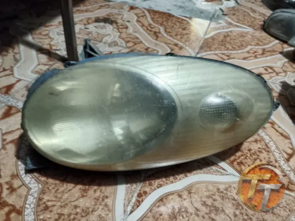 Nisan Micra sol far