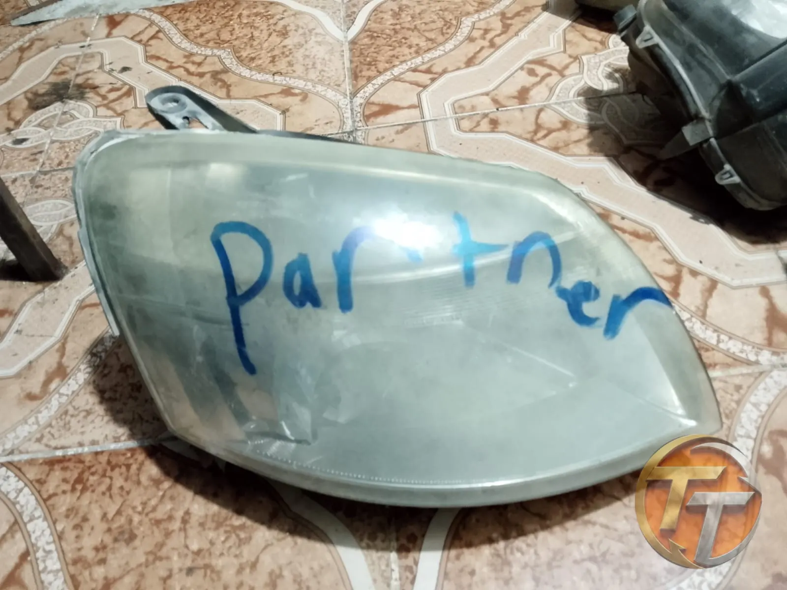 Pejo partner sağ far