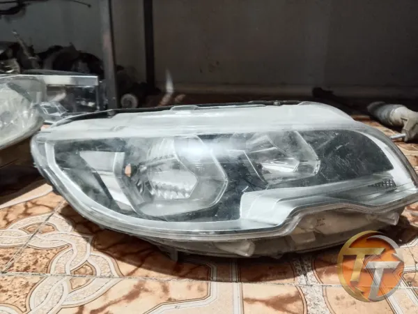 Citroen elize sağ far