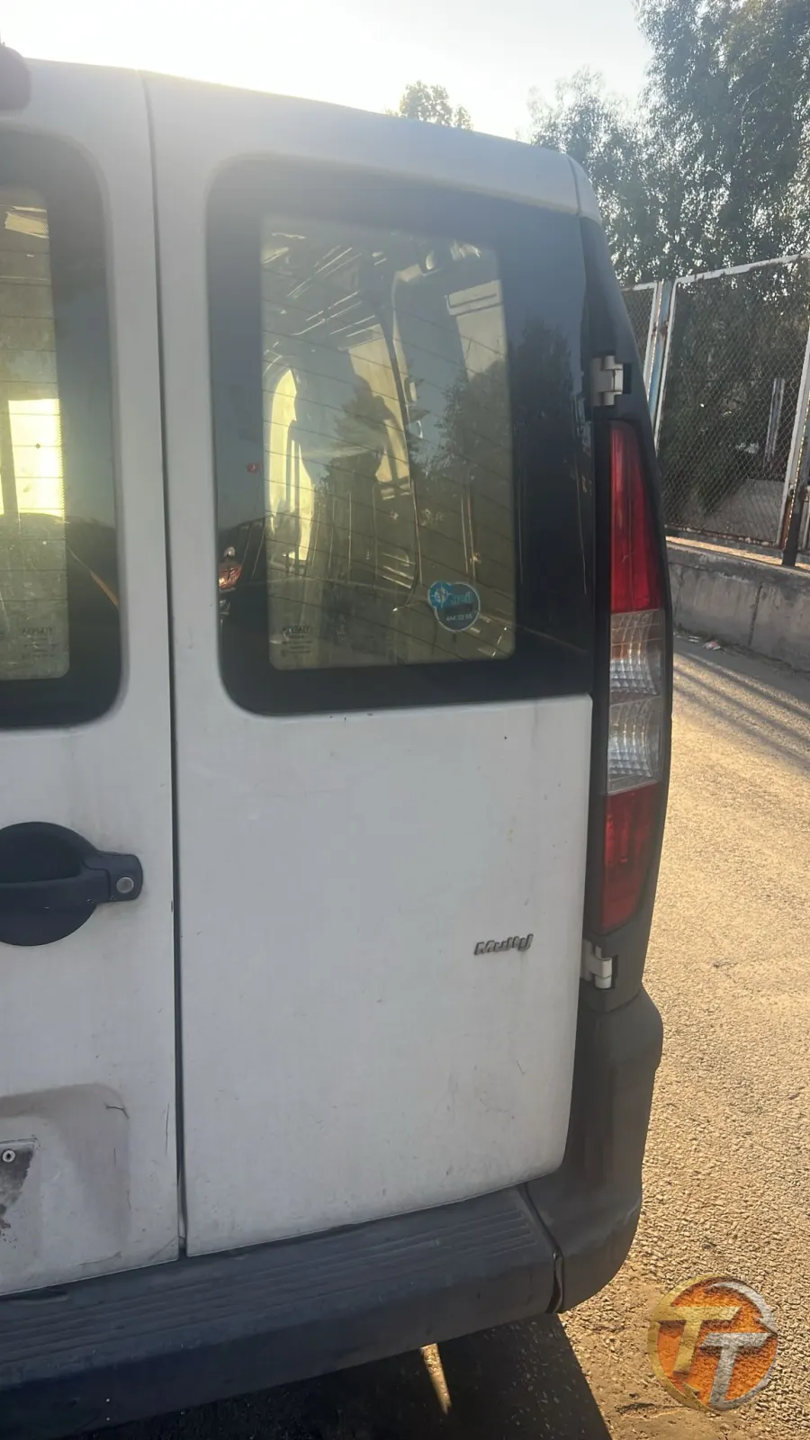Fiat Doblo sağ bagaj kapağı