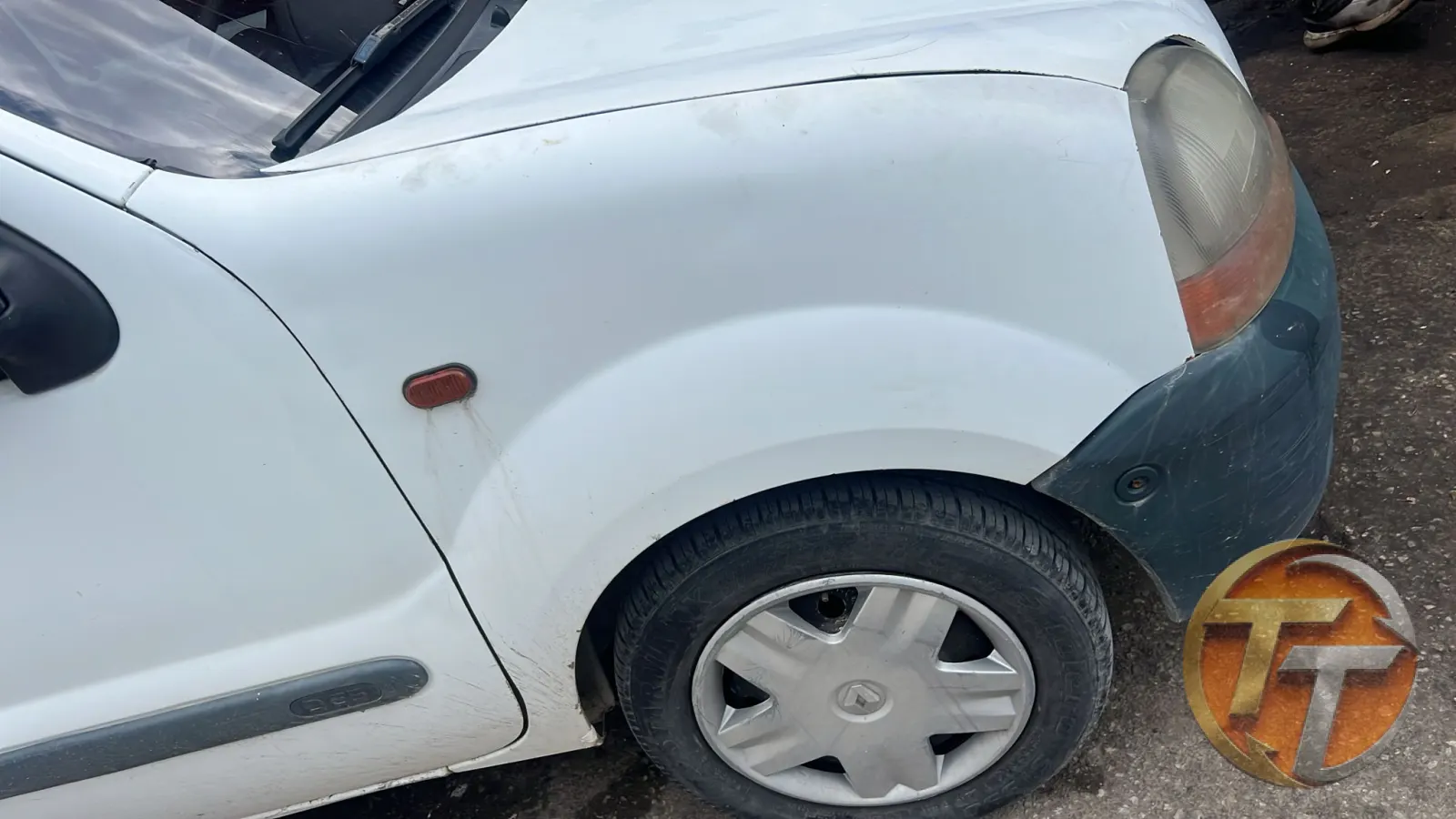 Renault Kango sağ ön çamurluk